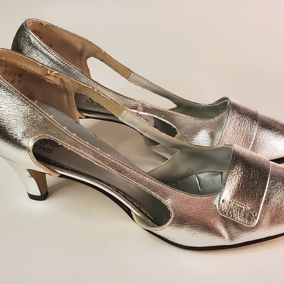 60s Mod Metallic Silver Space Heels with Rounded Toe - Picture 13 of 13